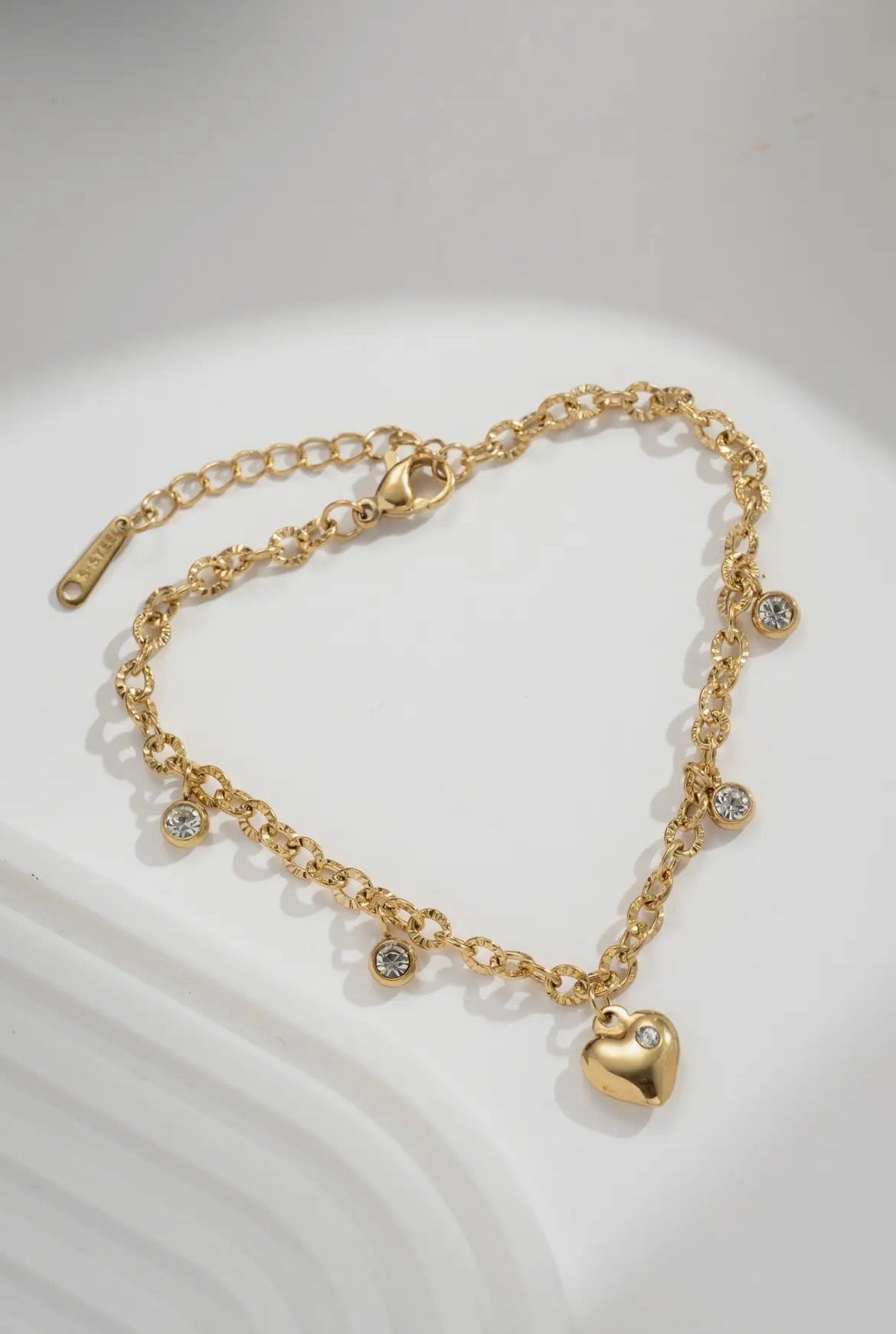 Golden Heart Charm Armband
