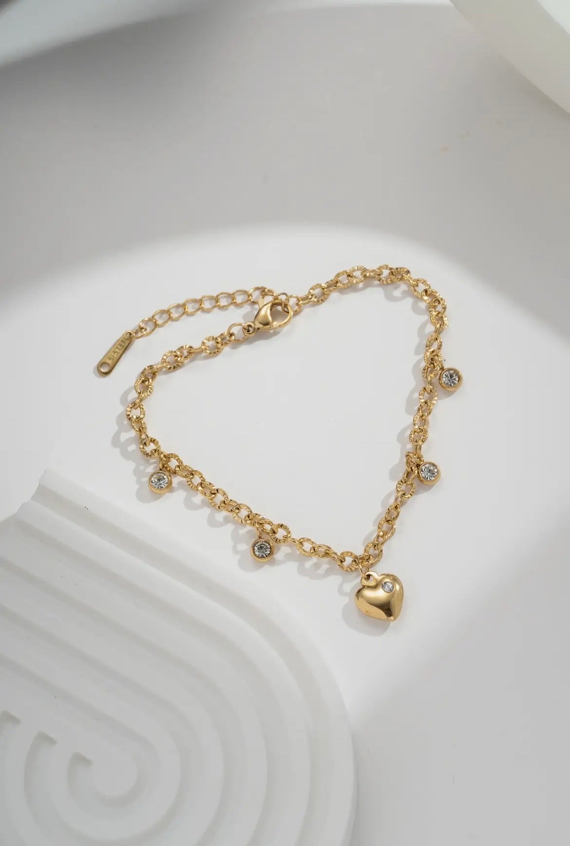 Golden Heart Charm Armband